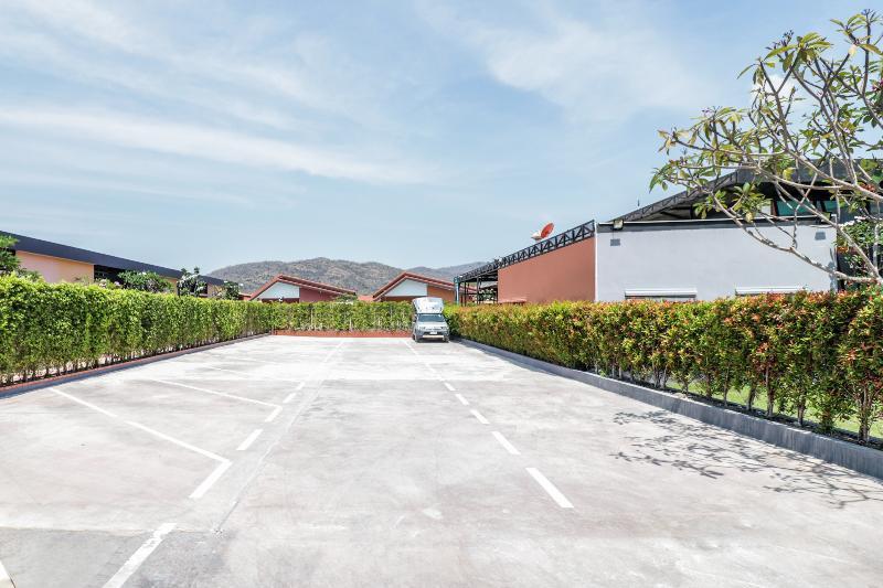 Отель Baan Noppadol Hua Hin Loft Экстерьер фото